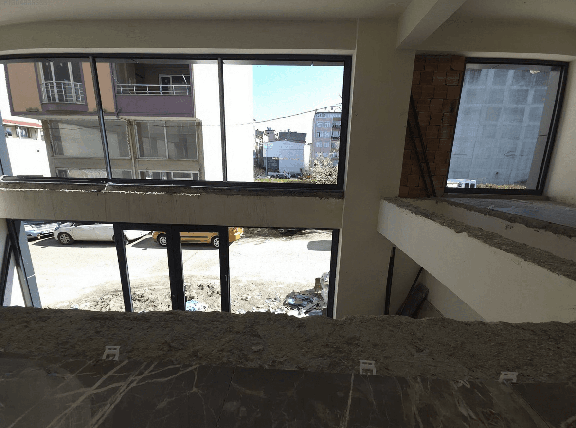 Kaledere Mahallesi 155 m² satılık dükkanın cadde cephesi