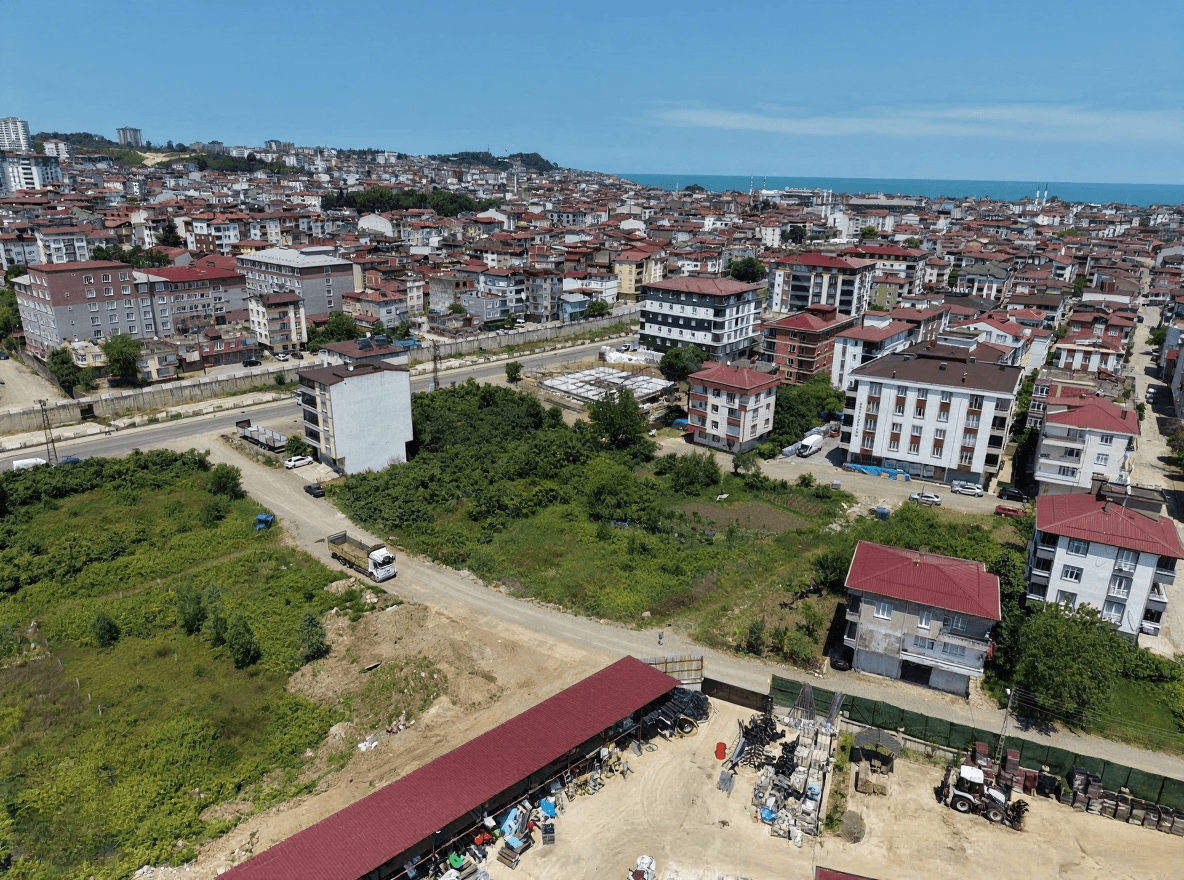 Ünye Bayramca Mahallesi 351 m² konut imarlı köşe arsanın genel görünümü