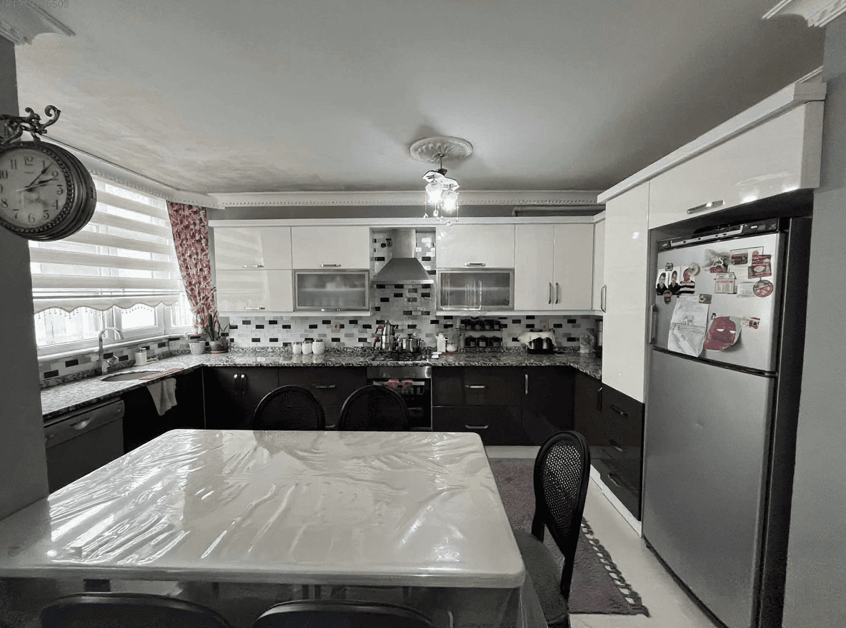 Saraçlı Mahallesi 280 m² dubleks dairenin alt kat salonu