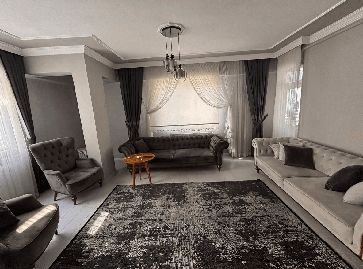 Ünye'de 2+1 kiralık dairenin geniş salonu