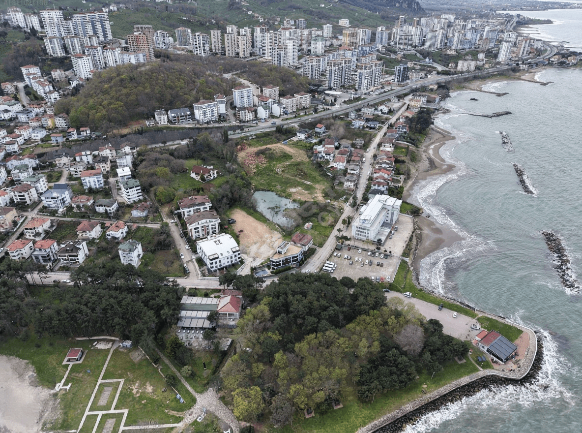 Dolunay Mahallesi arsanın yol cephesi