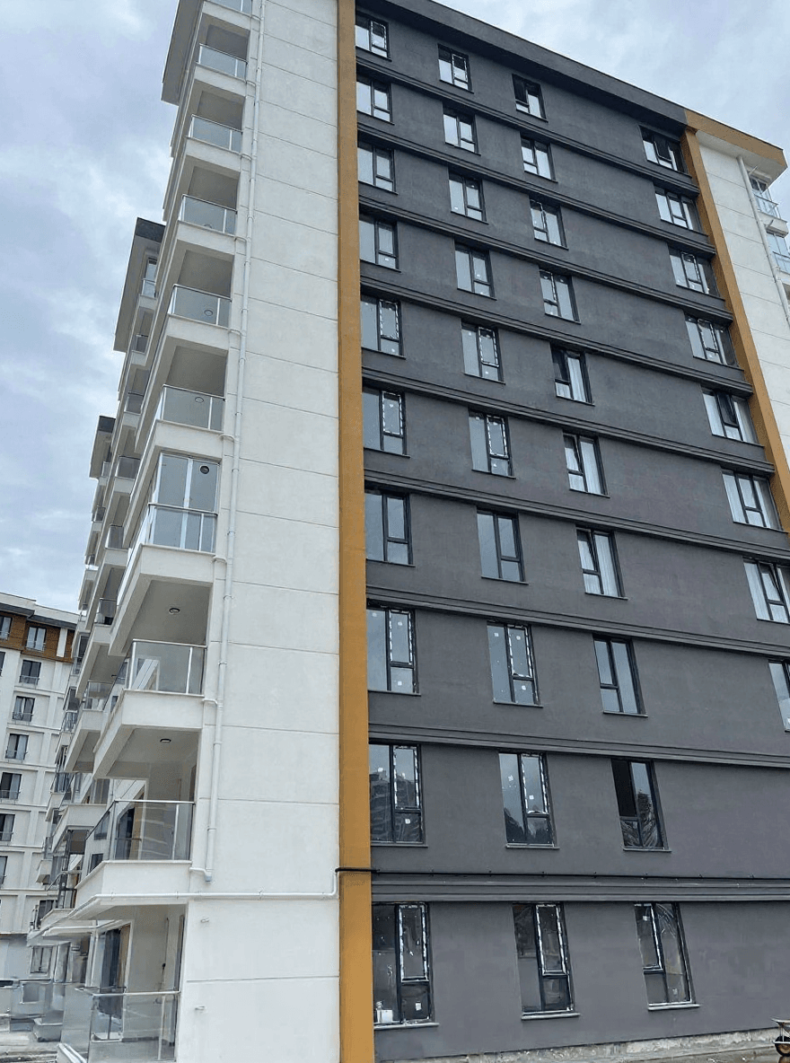 Ünye Gölevi Mahallesi Korupark Sitesi havuzlu 1+1 dairenin binası