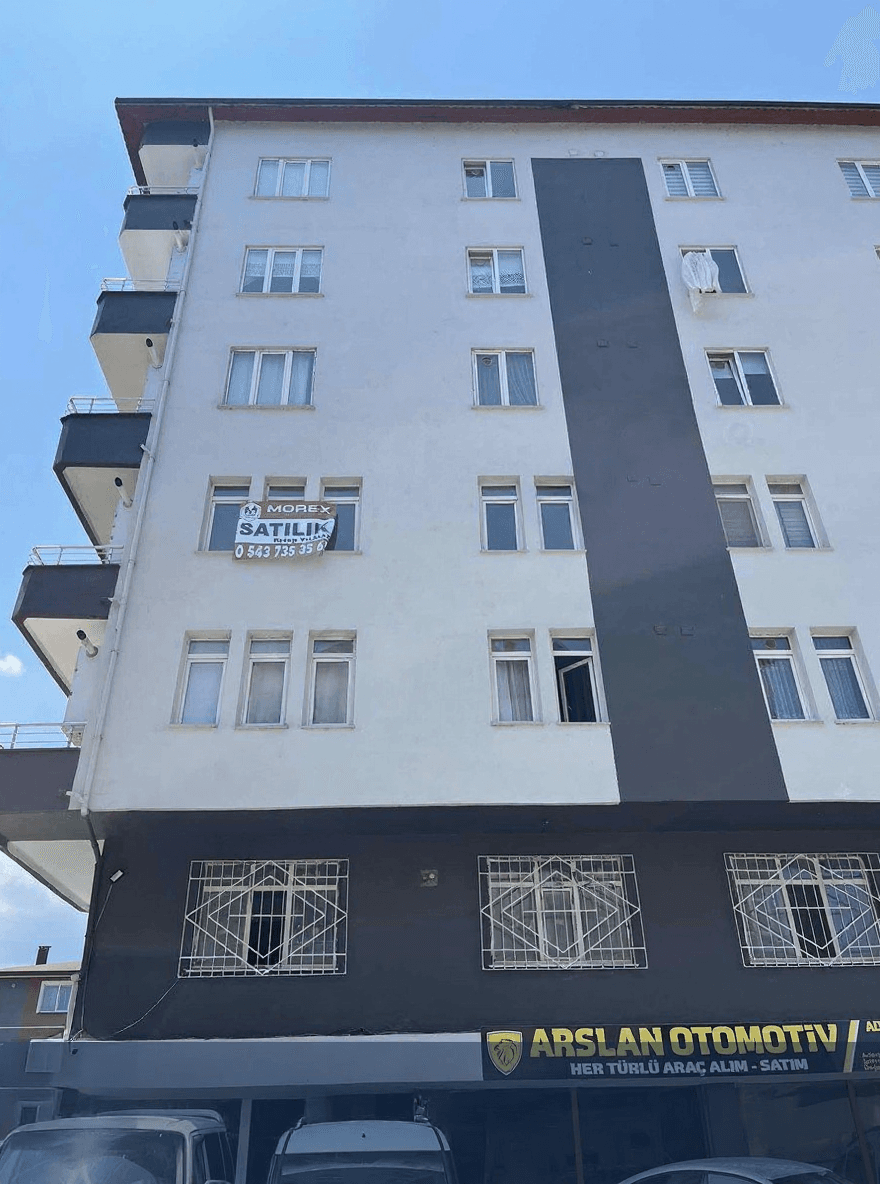 Ünye Yunus Emre Mahallesi geniş 1+1 satılık dairenin binası