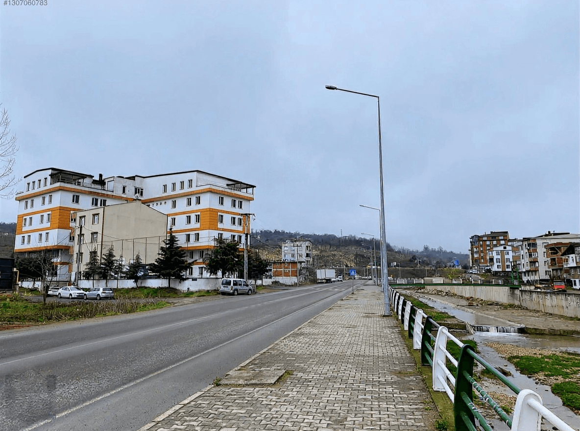 Yerden ısıtmalı 2+1 dairede Amerikan mutfak