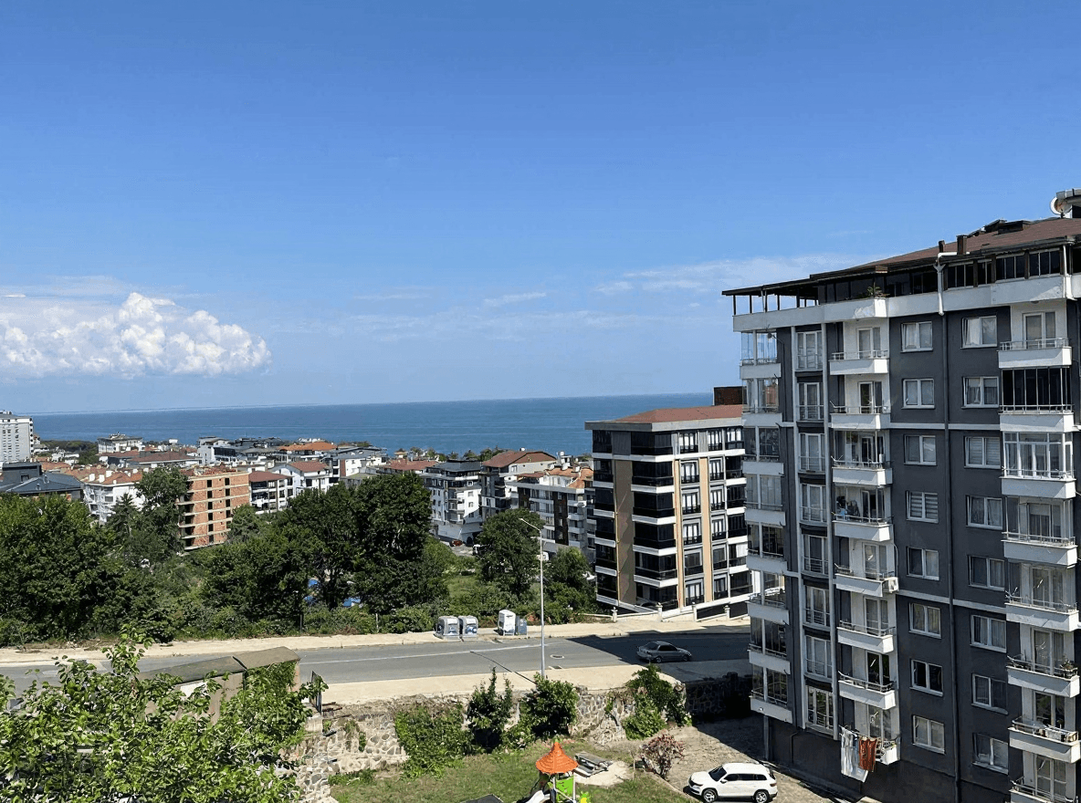 Deniz manzaralı 2+1 dairenin salonu
