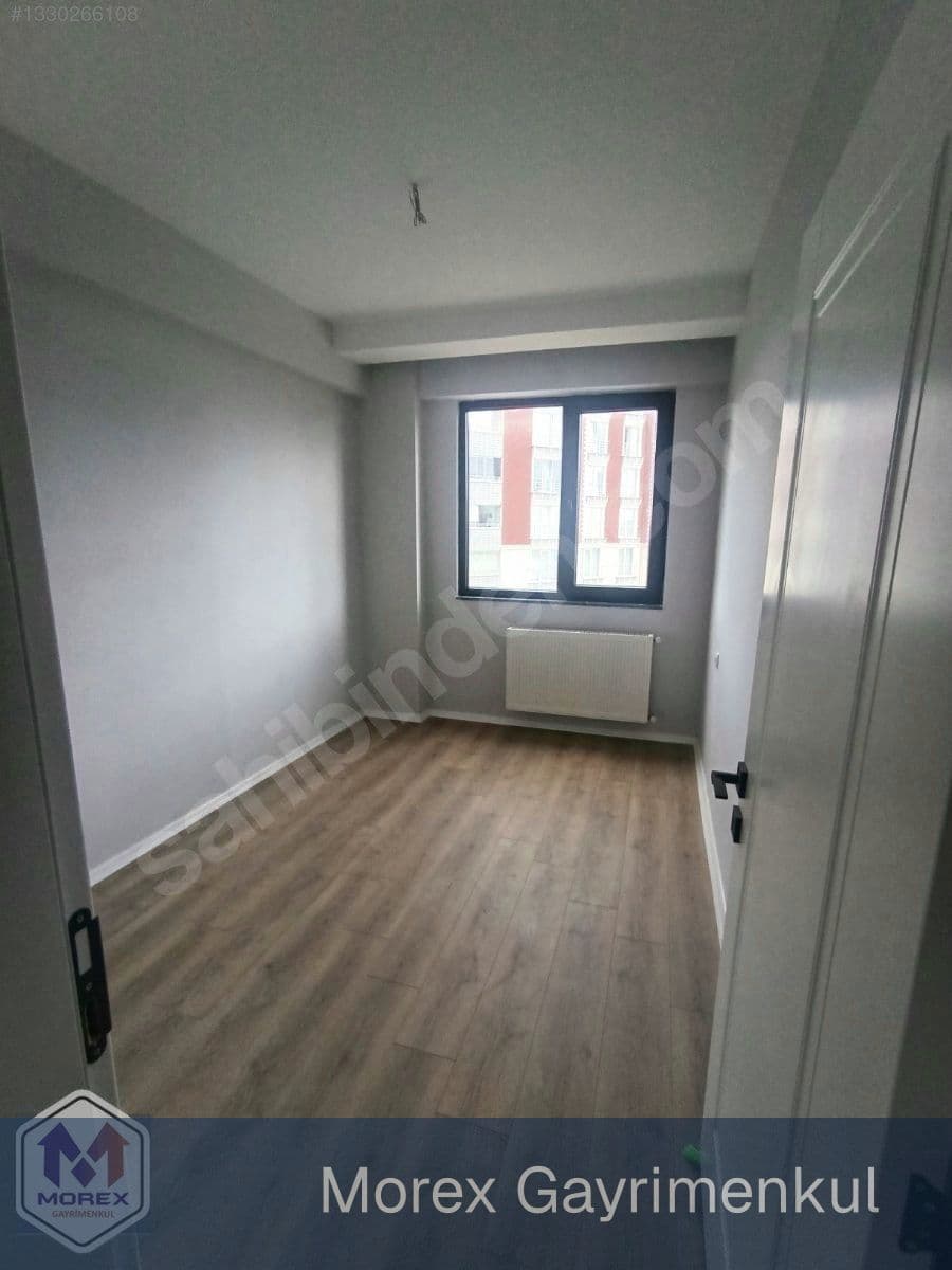 Sıfır kiralık dairede ebeveyn banyolu yatak odası
