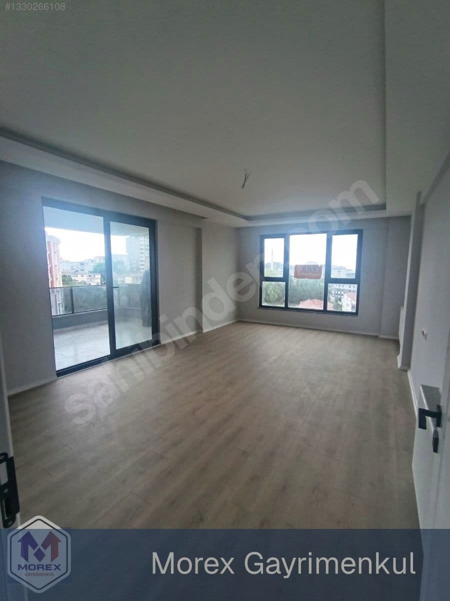 Çamurlu Mahallesi lüks kiralık dairenin geniş salonu