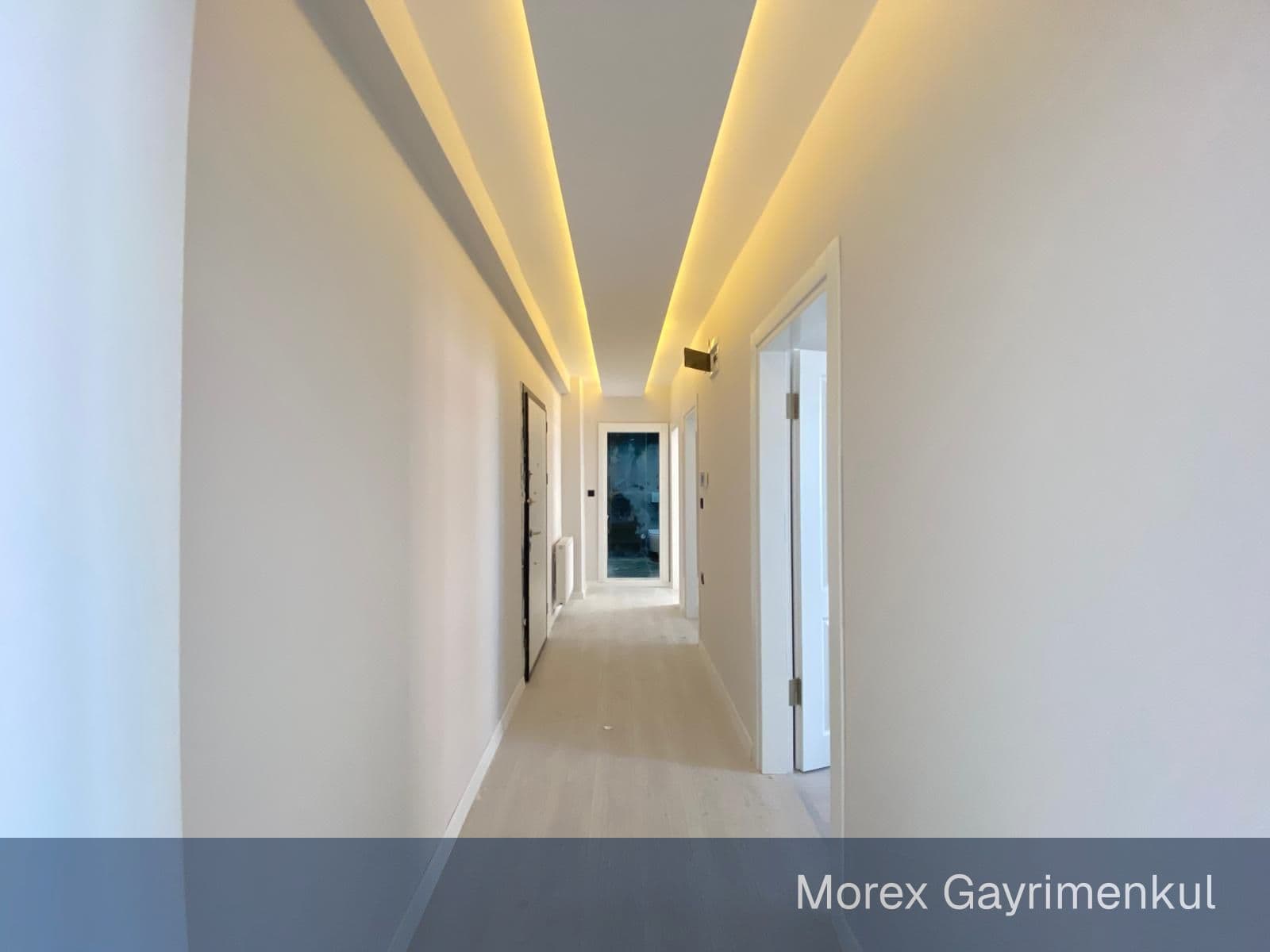 Kapalı balkondan çevre görünümü