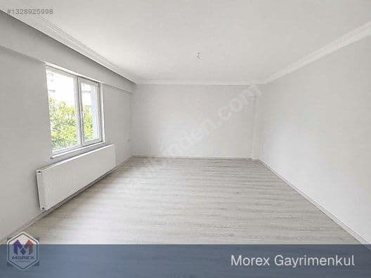 Çınarlık Mahallesi 3+1 dairenin geniş salonu