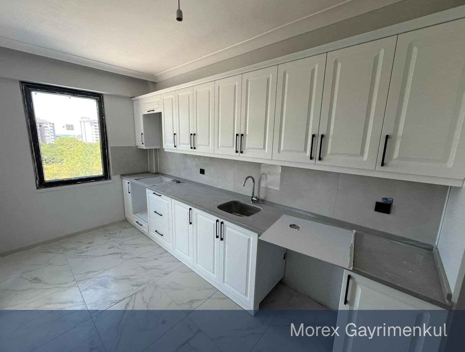 Ünye Atatürk Mahallesi Atakent Sitesi 3+1 dairenin giriş holü