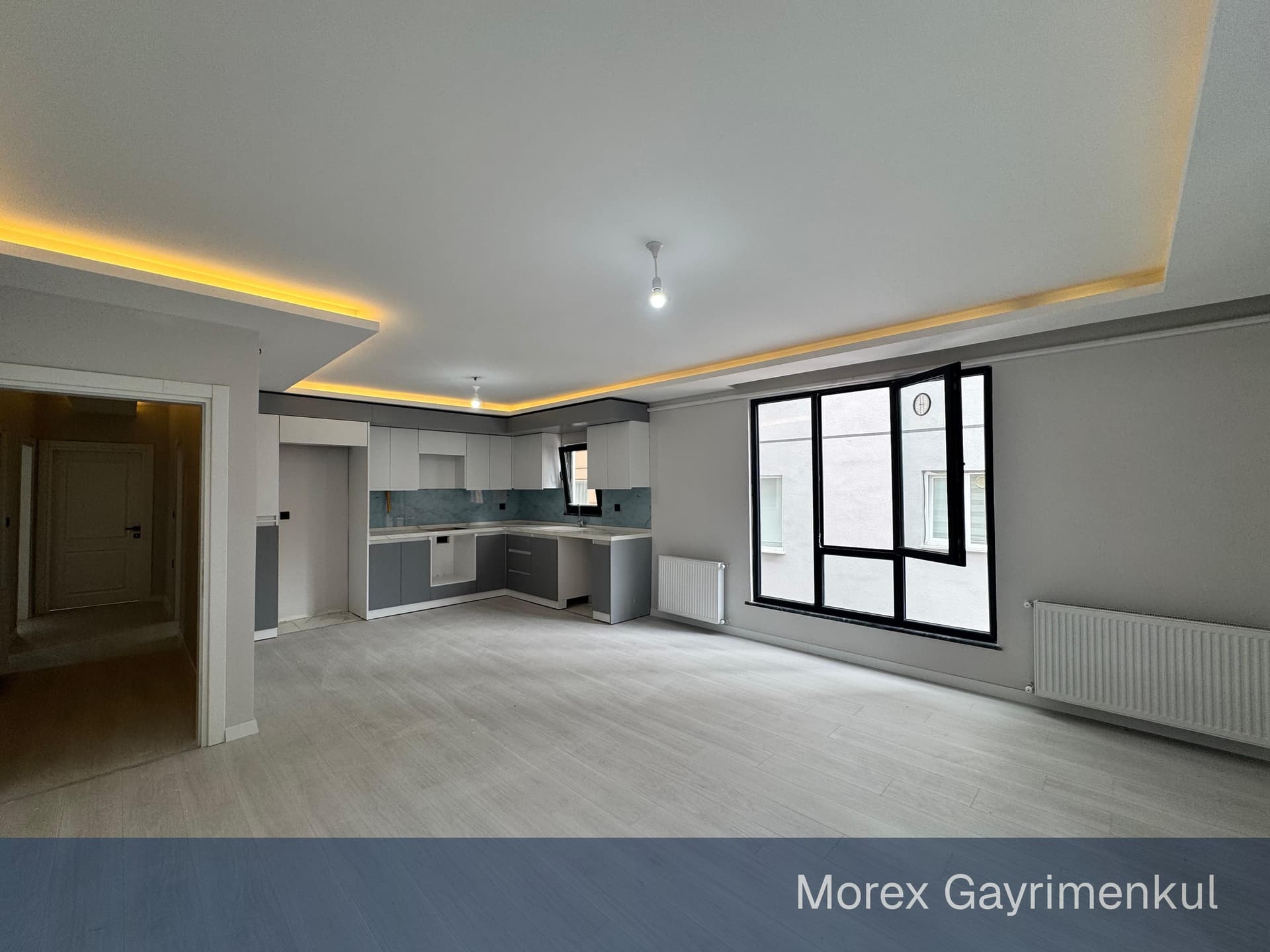Ünye Atatürk Mahallesi Atakent Sitesi 3+1 dairenin giriş holü