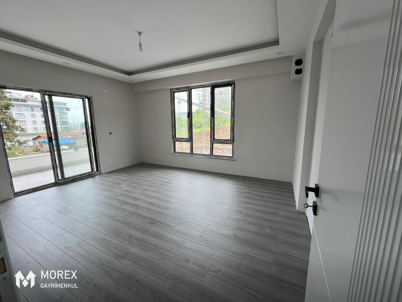 Ünye Gölevi Mahallesi sıfır 3+1 dairenin geniş salonu