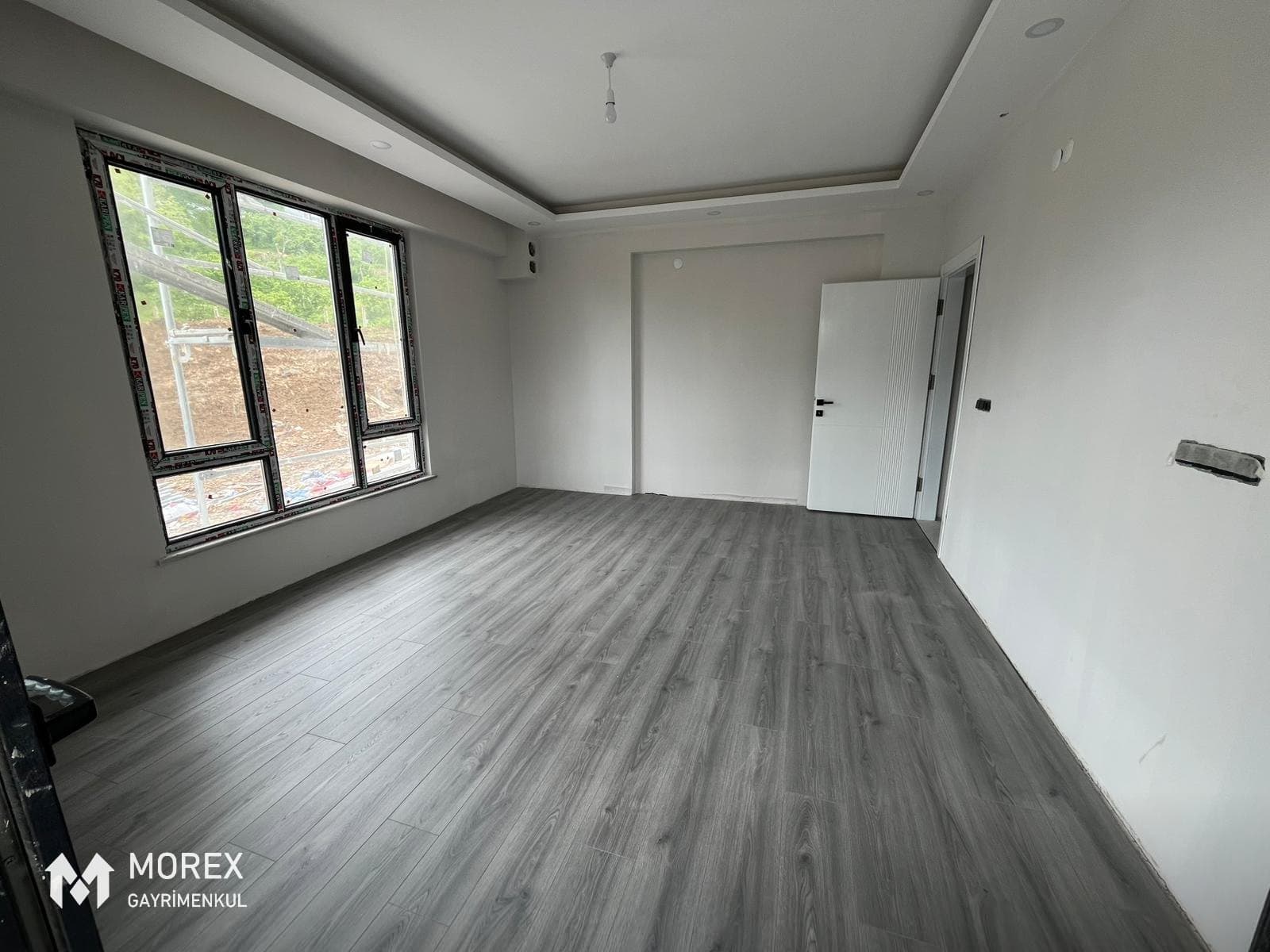 Salon ve balkon çıkışı